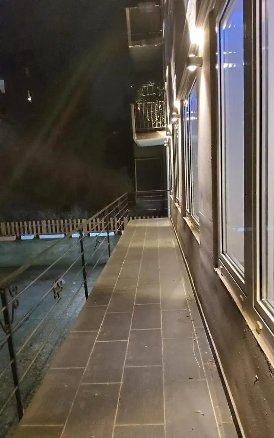 3 Zimmer Wohnung - Keine Party Wohnung ! 6 Personen 뒤셀도르프 아파트