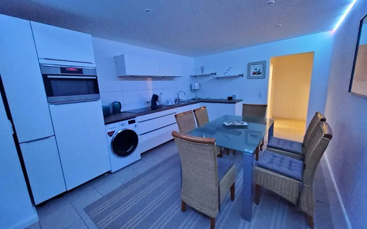 3 Zimmer Wohnung - Keine Party Wohnung ! 6 Personen Düsseldorf Lägenhet