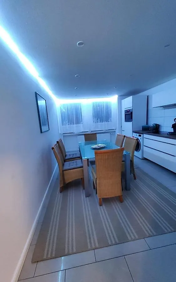 3 Zimmer Wohnung - Keine Party Wohnung ! 6 Personen Düsseldorf