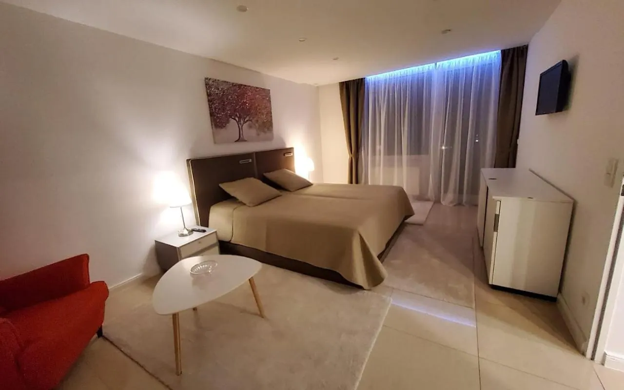 3 Zimmer Wohnung - Keine Party Wohnung ! 6 Personen Düsseldorf Apartman
