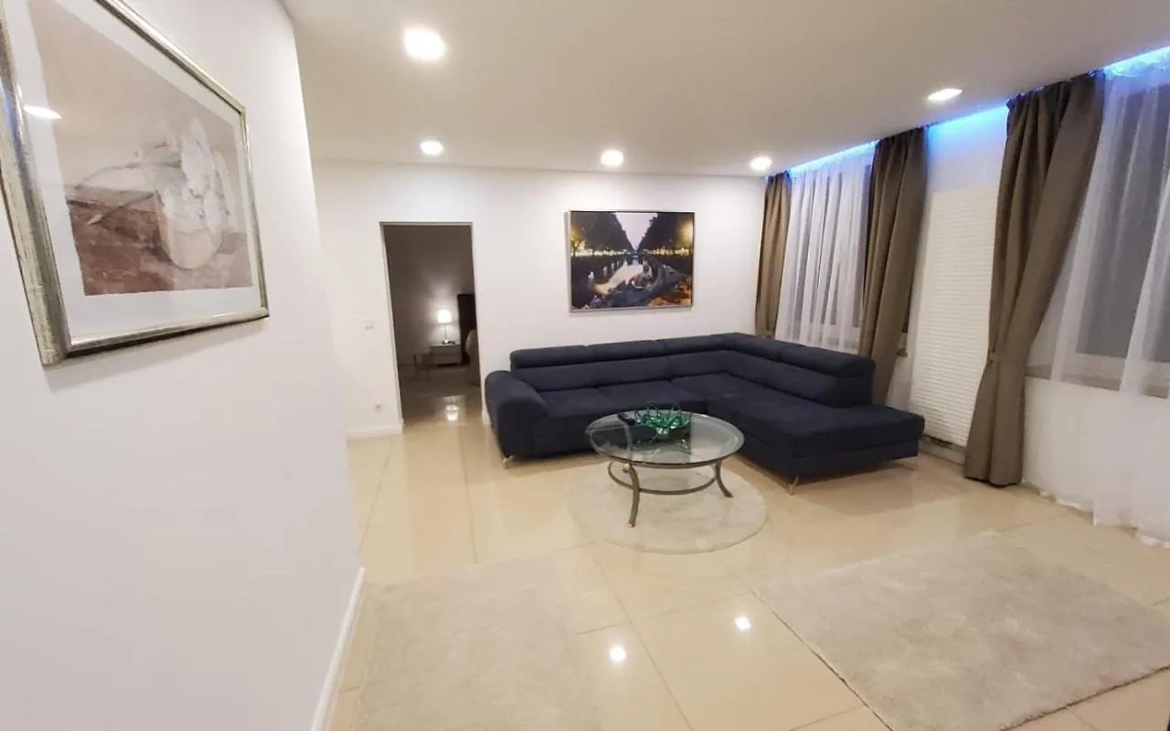 3 Zimmer Wohnung - Keine Party Wohnung ! 6 Personen Düsseldorf Apartman