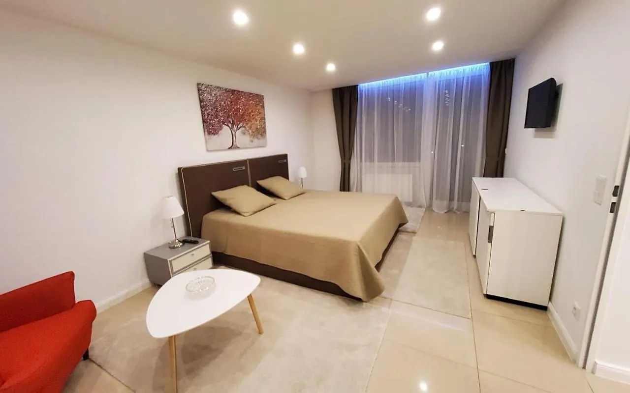 3 Zimmer Wohnung - Keine Party Wohnung ! 6 Personen Düsseldorf 0*,  Németország