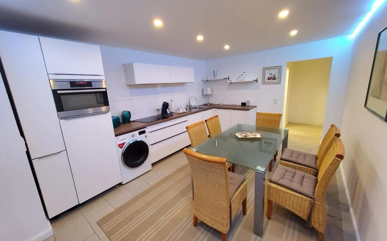 3 Zimmer Wohnung - Keine Party Wohnung ! 6 Personen Düsseldorf Apartman